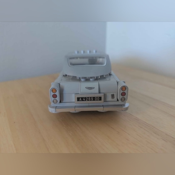 James Bond Lego Speed Champions (Aston Martin) - Picture 7 of 10